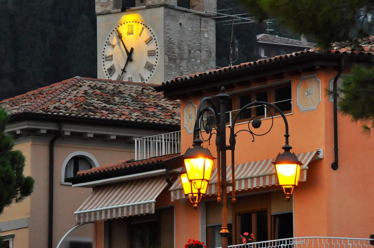 Albergo Meublè Olivi Toscolano Maderno Extérieur photo