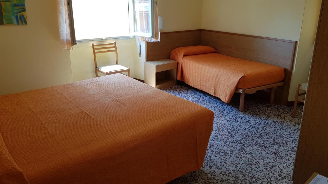 Albergo Meublè Olivi Toscolano Maderno Extérieur photo
