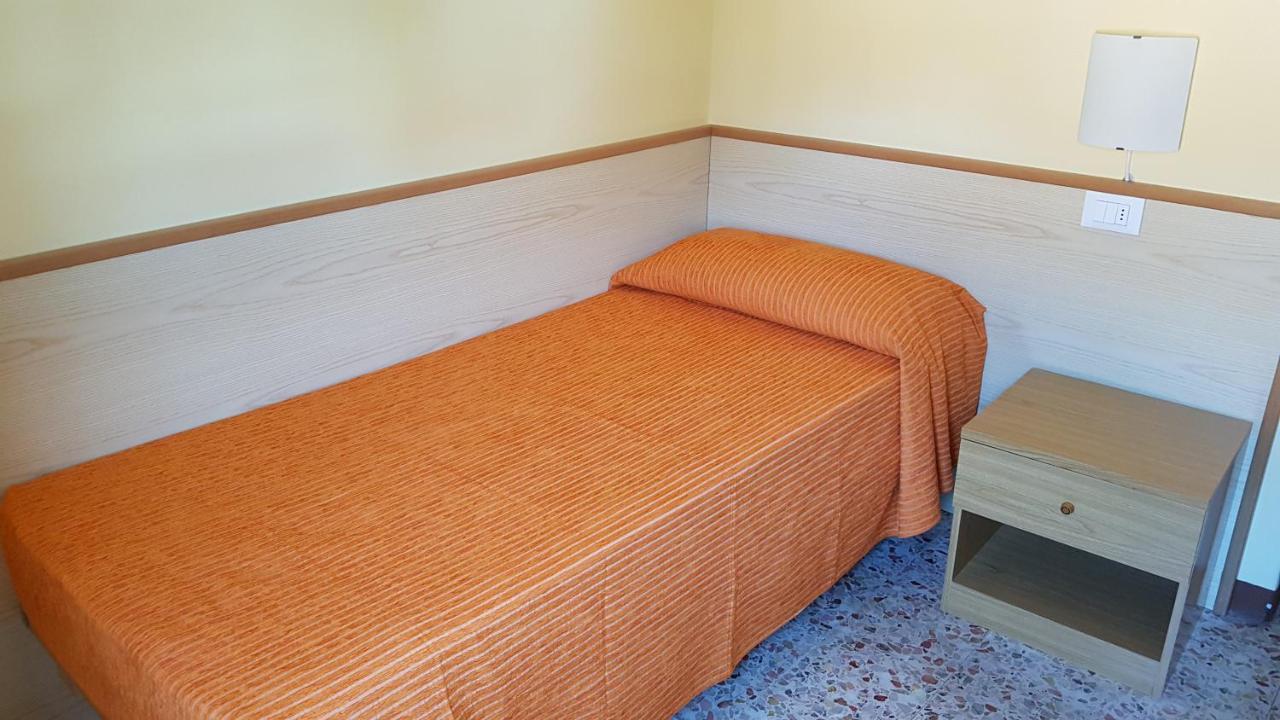 Albergo Meublè Olivi Toscolano Maderno Extérieur photo