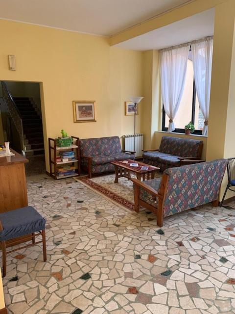 Albergo Meublè Olivi Toscolano Maderno Extérieur photo